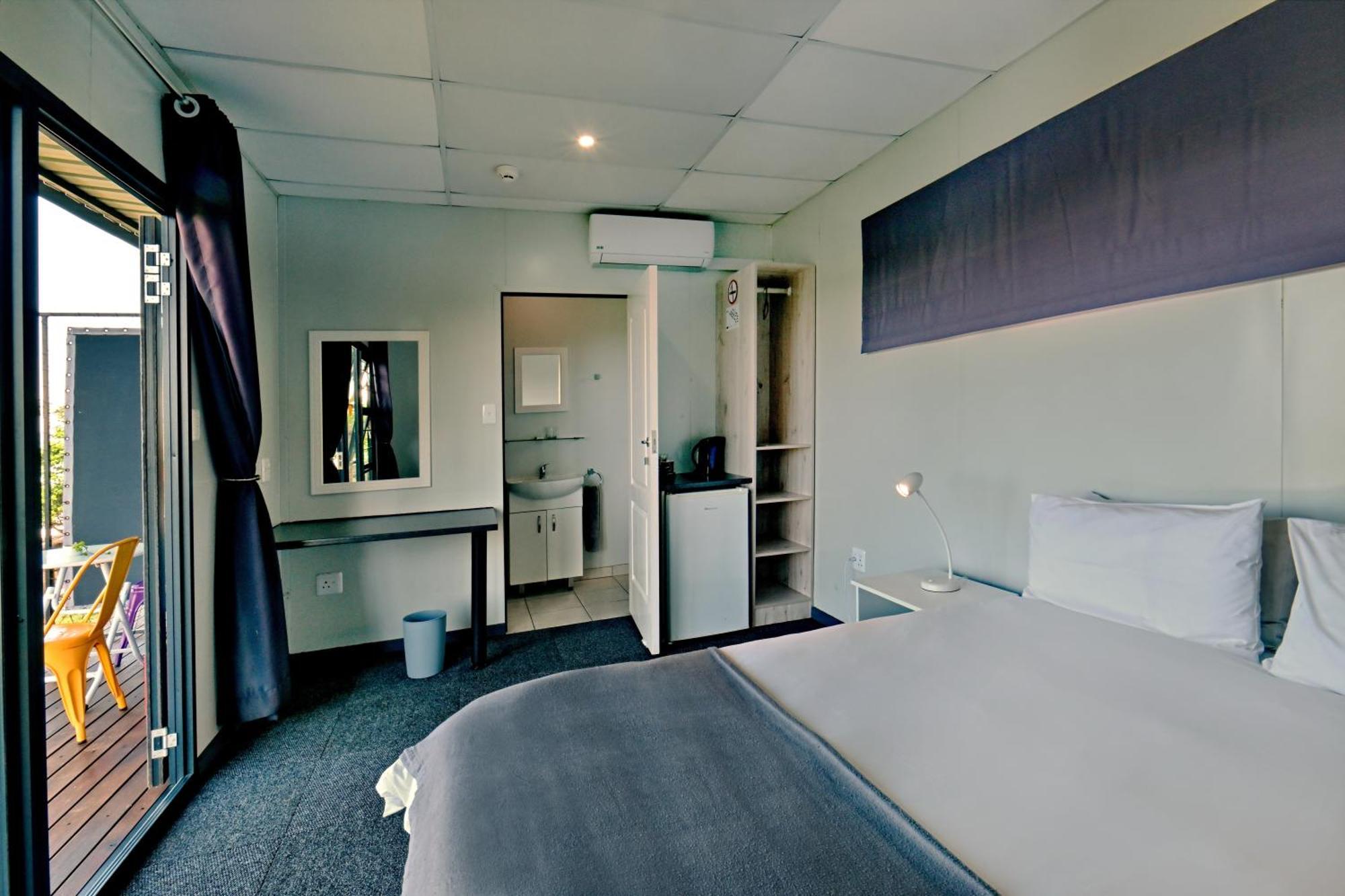 Sleepover Kmia White River Room photo